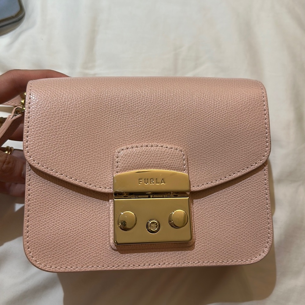 Furla Metropolis Mini Crossbody Shoulder Bag in Pink Blush Leather